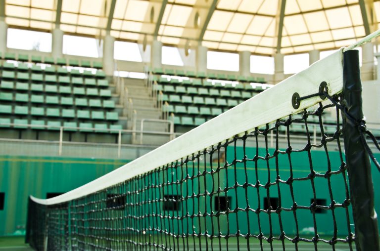 Photo illustration article Quels équipements choisir autour du terrain de tennis