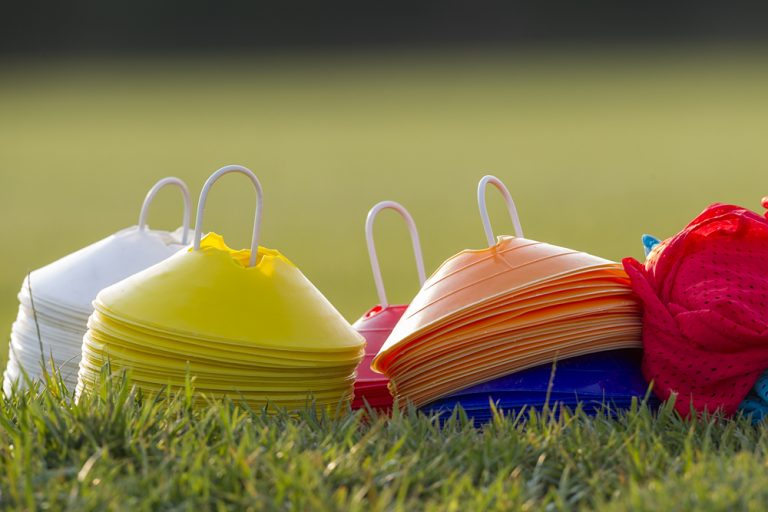 Photo illustration article Choisir le bon matériel pédagogique pour votre terrain de sport