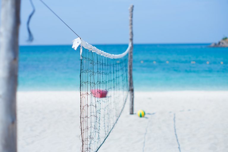 Photo illustration article Tennis, volley, badminton : du terrain à la plage